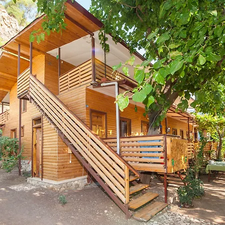 Hotell Chimera Pia Aparts Çıralı